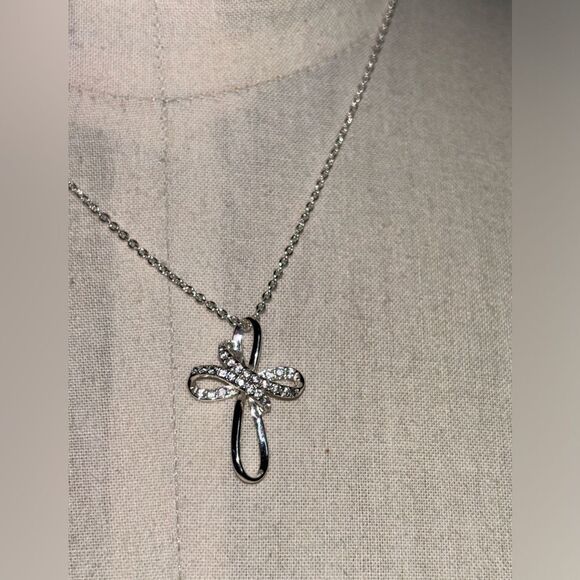 Find silver plated cross diamond necklace - Picture 3 of 6